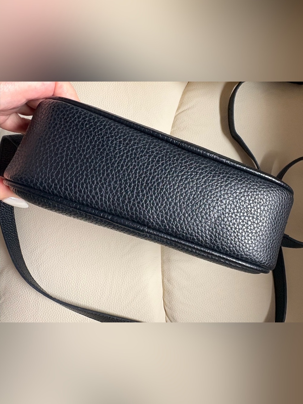 Gucci Black Pebbled Leather Crossbody with Debossed Logo - Picture 8 of 9